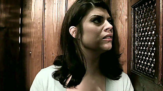 Ψιλή Μελαχρινή, Καυλωμενος Ιερεας