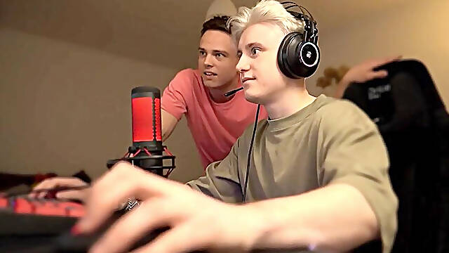 Slut cucks her bfs friend while he plays a video game