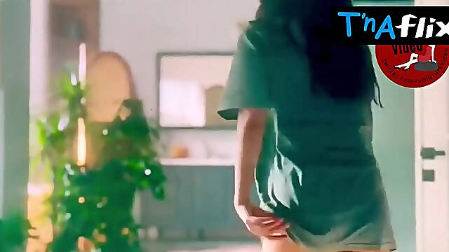 Pinar Deniz Sexy Scene in The Actress