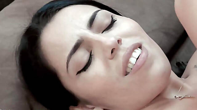 Gorgeous Young Romanian Yasmin Daferro Fucks With Her Boyfr...