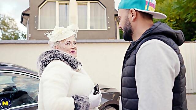 Novo E Velho Grandes Mamas, Vovo Stockings, Avó Transa Com Rapaz Novo