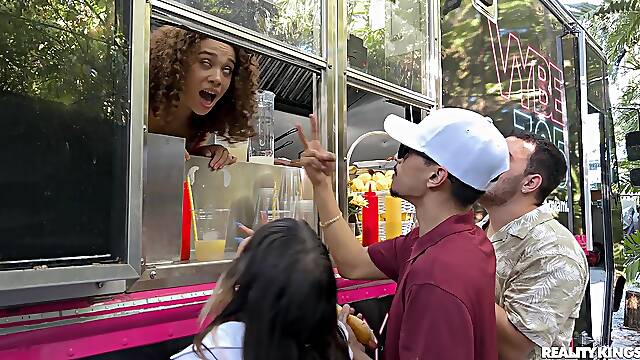 Grande Mamas Negras, Orgasmo Engraçado