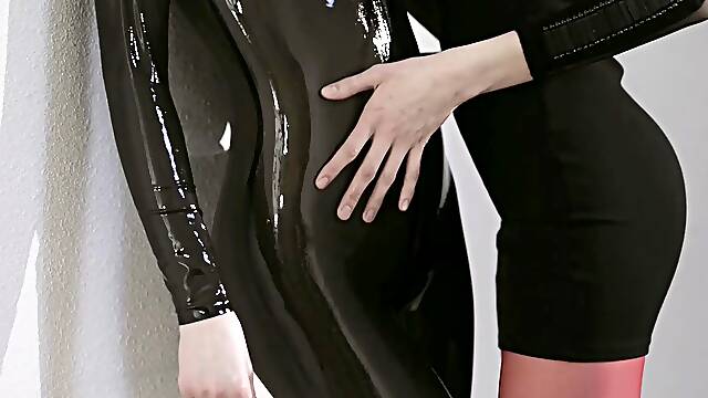 Fetish brunette lesbian love licking pussy hard in hd