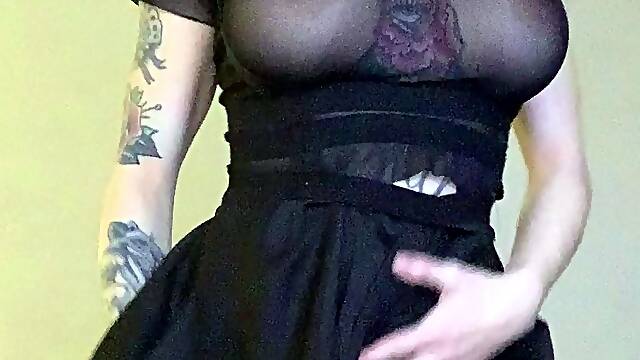 Big boob brunette masturbates on webcam