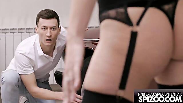 Δαντελοντα Εσωρουχα, Σεξυ Εσώρουχα