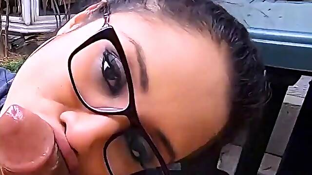 Skinny brunette giving pussy and ass Niara Pesenha