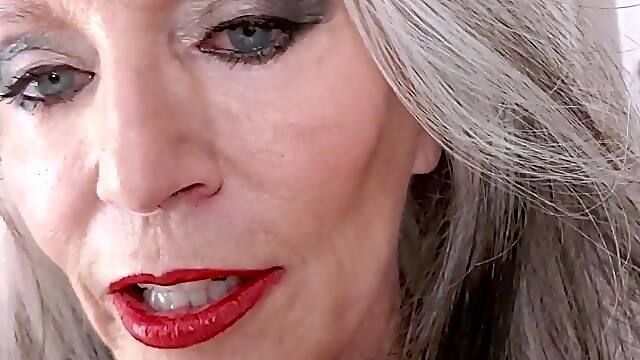 Webcam brunette solo masturbation