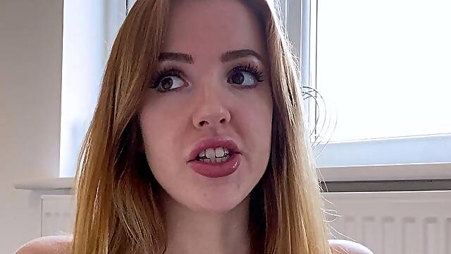 Babe With Big Boobs Masturbates