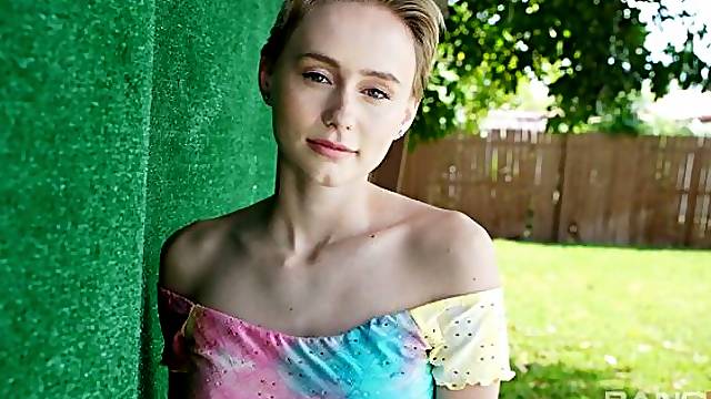 Blusa Branca, Calcinha Do Lado