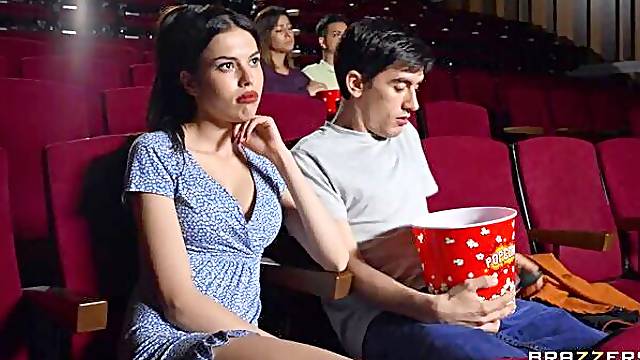 Σινεμα Πρωκτικο, Σγουρα Μαλλια Πρωκτικο