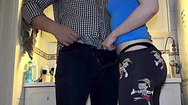 Stepdad fucks muscle babe in bathroom as stress relief from