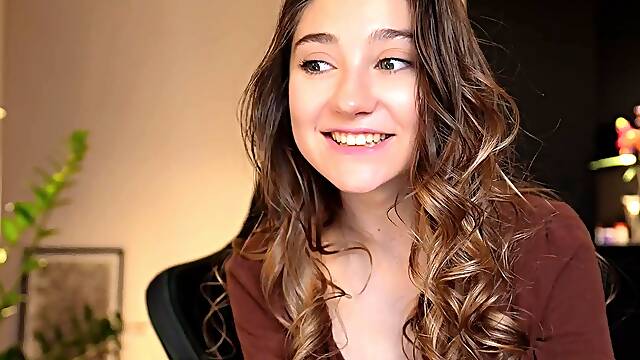 Hot amateur webcam teen masturbates for their fans