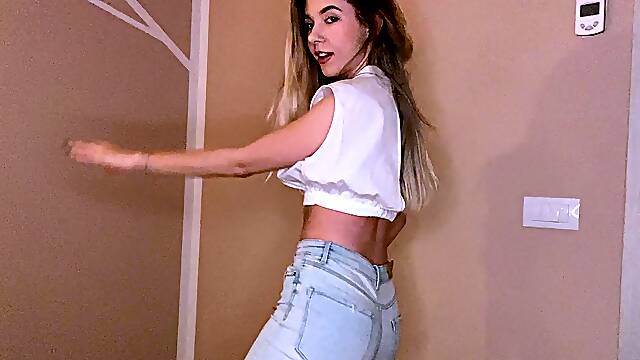 Amateur wild chick solo masturbation
