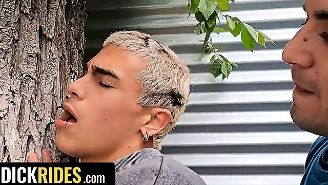 Edipo Rey Jerks Leo Blues Big Cock in Horny Taxi Ride