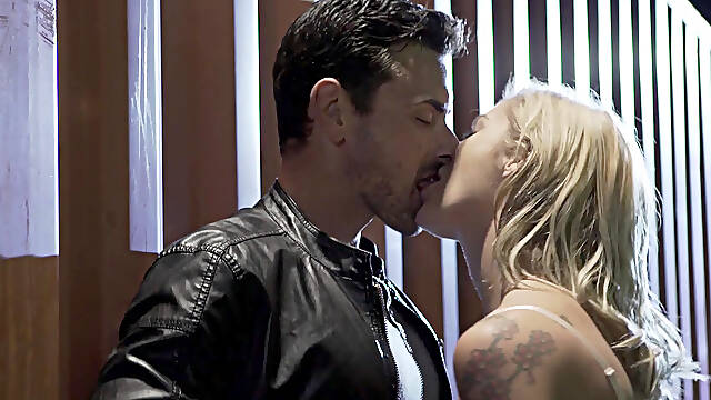 Tattooed hottie Kleio Valentien intense sex session