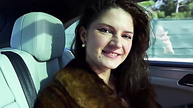 Francesca, 30 Years Aged, Translator Speaking 4 Languages! - Francesca Dicaprio