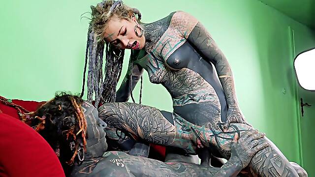 Anuskatzz gets assfucked in cowgirl position