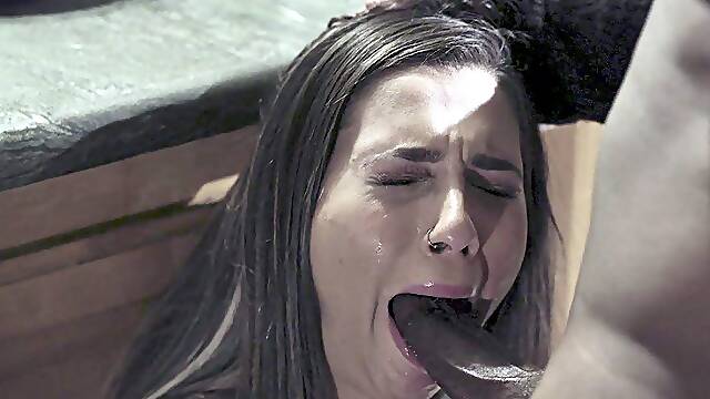 Jaye Summers is sucking the huge black cock in the kitchen