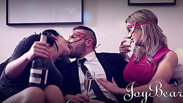 Sienna Day And Emma Leigh Couple Swap During Filthy 4Some