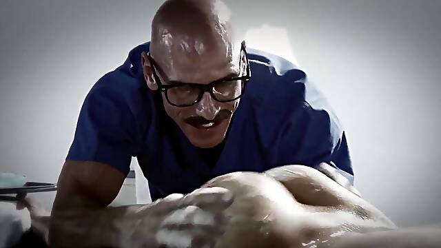 Tattooed police babe Gia Dimarco hardcore massage