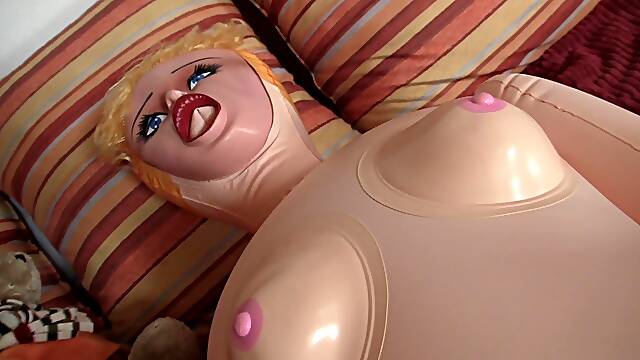 Girlfriends hot mom helps him cum