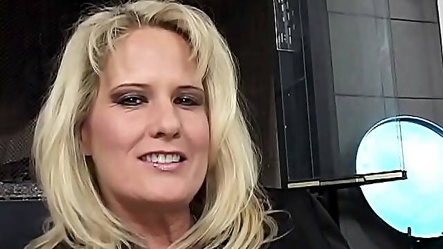 Mature stepmoms know how to fuck