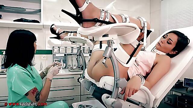 Kinky nurse, Minerva is playing with Valentina Bianco, while they are alone in the office