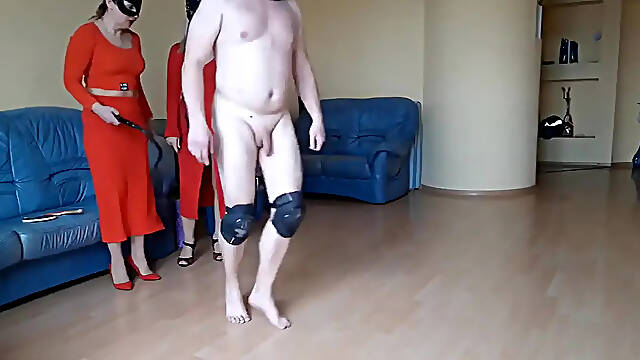 Milf mistress trains pet in FFM session