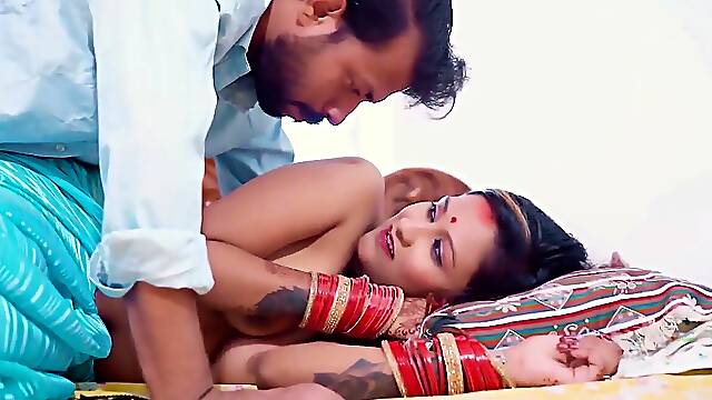 Modern bahu seduced by older sasur in real homemade Indian scene