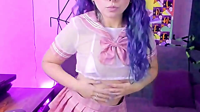 Webcam dressed sexy and plays with her feet and dildo