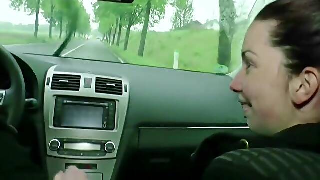 Anhalterin Bedankt Sich Bei Ihm Mit Einem Fick