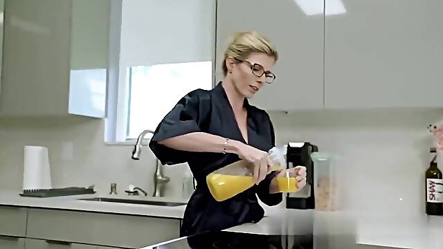 Μαμα Διπλο Γαμησι, Μαμα Απο Τον Κωλο