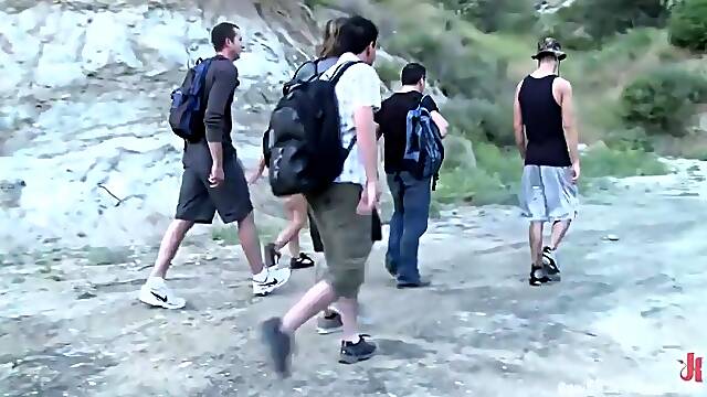 Μιλφ Διπλο Γαμησι, Καμπινγκ