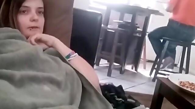 Magnifique masturbation mutuelle exhibition moule epilee