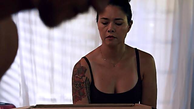 Μιλφ Ντυμενη, Απεγνωσμενη, Καλοντυμενη