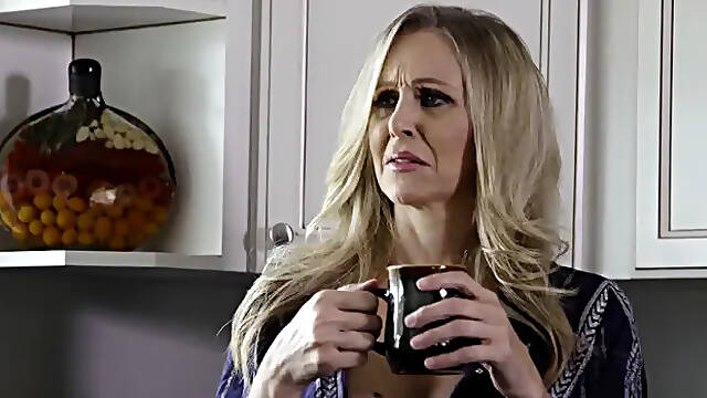 3rd Degree: Wet and Willing: Julia Anns Tight Hole