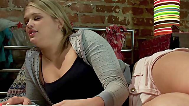 Blond hair babes Teagan and Heather screw machine