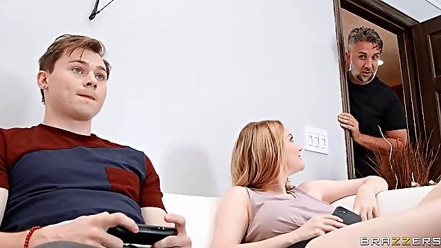 Dando Para O Papai, Traindo Com Papai