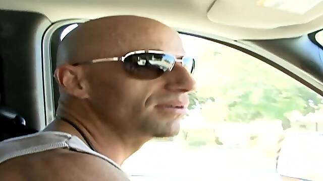 Babe with a busted car gets fucked by the guy that fixes it