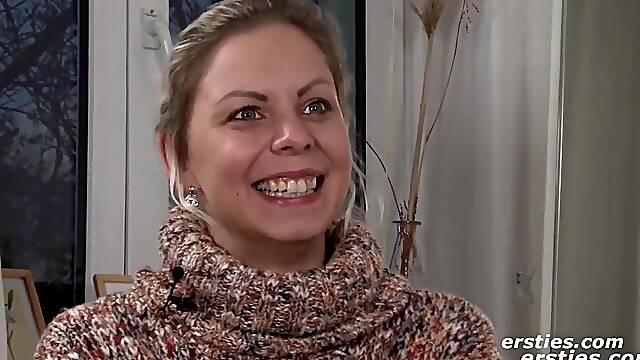 25-jahrige Tschechin spielt mit ihren Fingern und Toys - Masturbation with amateur blonde