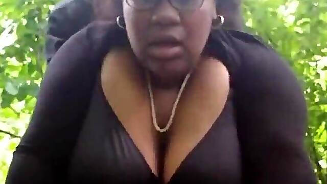 Banging youthful thick large ass black doxy out in public
