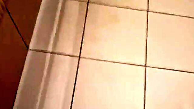 Spy On Ebony Ssbbw Taking A Washroom
