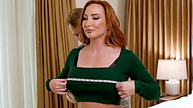 Measuring Stepmom - Sophia Locke