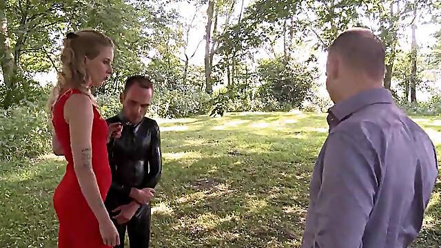 A walk with the thrall outdoors in public parc