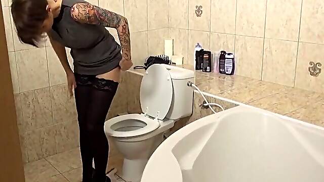 Short haired Gabriella Gucci hard drilled in the baths by a french wang