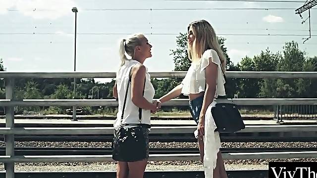 Λεσβία Ξελογιάζει Μικρή, Λεσβια Μαμα Τριο