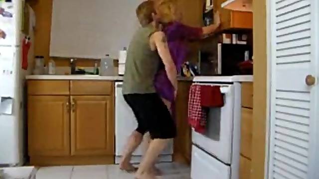Loira Cabeluda, Corno Sem Saber, Cozinha Oculto, Escondido Na Cozinha