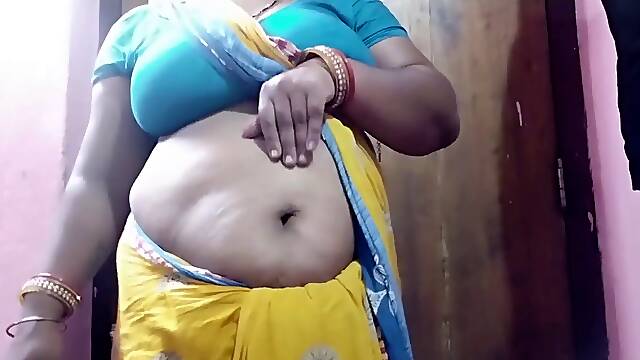 Lovemaking in vid call with my indian super-steamy aunty