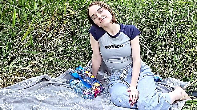 Truth or Dare: pulverized a Freckled beauty in Nature