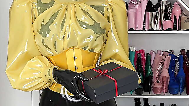 Unboxing my new latex catsuit by Latexskin pl